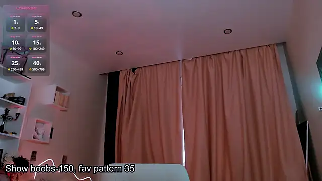 Snapshot of EllieHeart chatting on 04.25.26 EllieHeart online show from 04.25.26