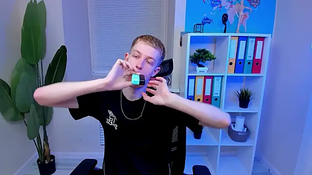 Snapshot of Dylan_Norton chatting on 03.04.26 Dylan Norton online show from 03.04.26