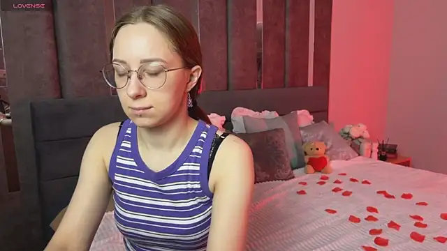 Snapshot of LillAlice chatting on 02.10.26 LillAlice online show from 02.10.26