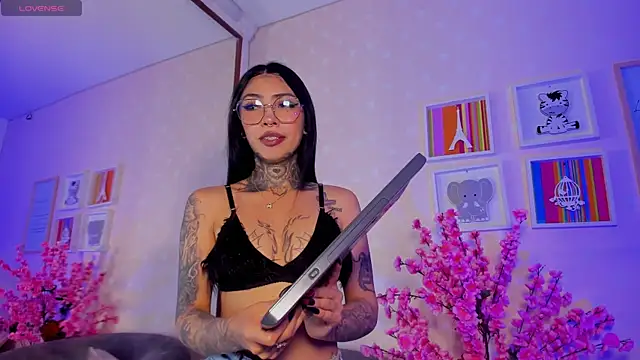 Ashley Blum  online show from 04.19.26