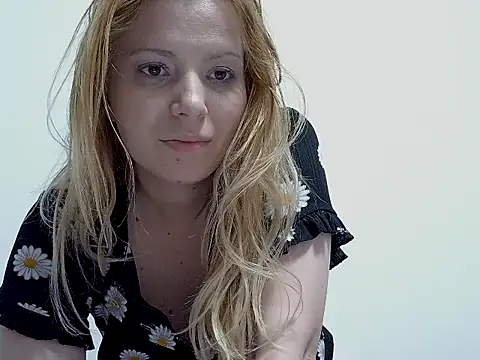 Snapshot of ChleoWild chatting on 05.30.26 ChleoWild online show from 05.30.26