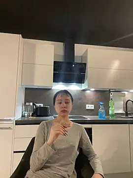 Just-Lilly online show from 04.10.26