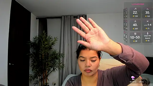 Snapshot of moonhelen chatting on 05.27.26 moonhelen online show from 05.27.26