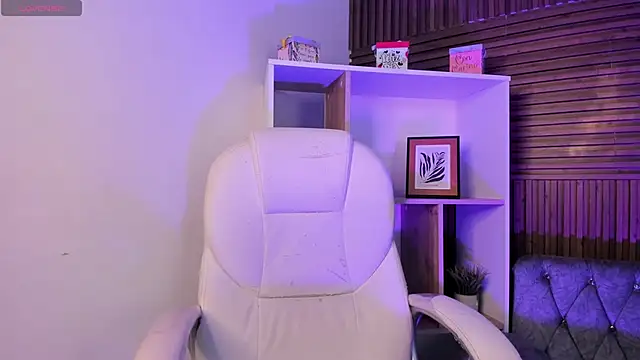 Snapshot of CarolineFyre chatting on 02.08.26 CarolineFyre online show from 02.08.26