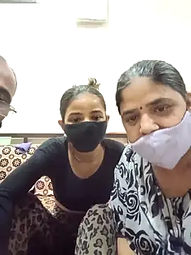 HoneyHush online show from 04.14.26