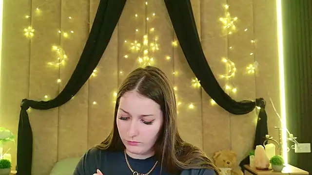 Anora Mills online show from 03.25.26