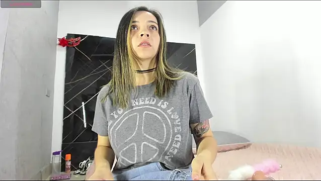 Snapshot of Ana-Spencer chatting on 02.14.26 Ana-Spencer online show from 02.14.26