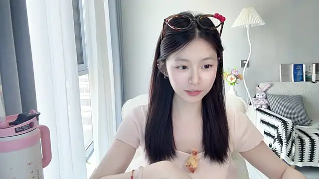 Snapshot of DYyyyyy-- chatting on 07.17.26 DYyyyyy-- online show from 07.17.26