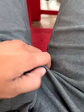 Snapshot of Castrol1289 chatting on 02.17.26 Castrol1289 online show from 02.17.26