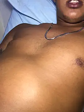 Snapshot of _Usher chatting on 03.04.26 Usher online show from 03.04.26