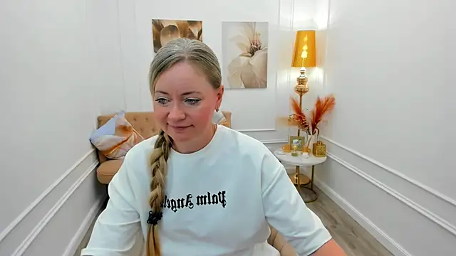 Snapshot of CharlotteKerti chatting on 06.19.26 CharlotteKerti online show from 06.19.26