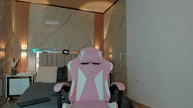 Snapshot of avigail_xo chatting on 02.04.26 avigail xo online show from 02.04.26