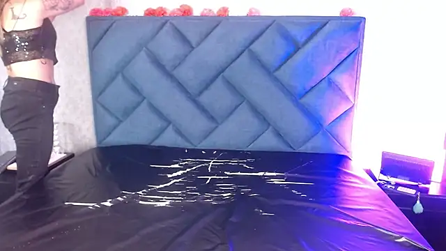 Lia tomson online show from 02.21.26