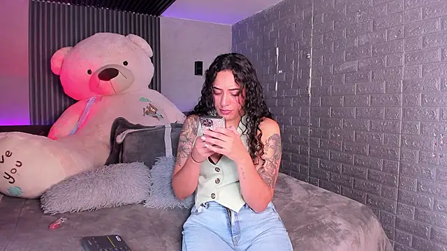 Snapshot of Magic_ivone chatting on 02.19.26 Magic ivone online show from 02.19.26