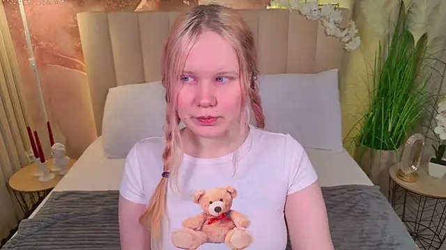 AnnieVibe online show from 04.10.26