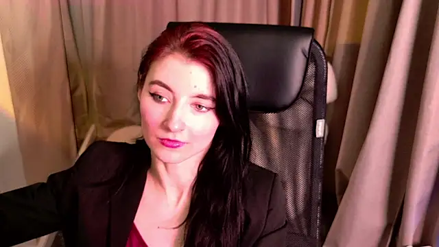 Snapshot of NicoleLuxe chatting on 02.12.26 NicoleLuxe online show from 02.12.26