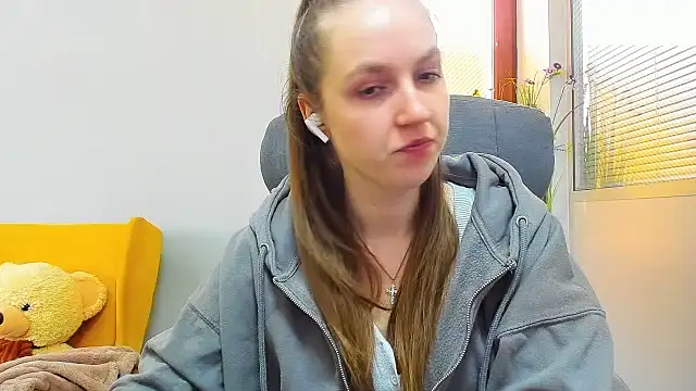 Snapshot of Nessi-Morris chatting on 03.04.26 Nessi-Morris online show from 03.04.26