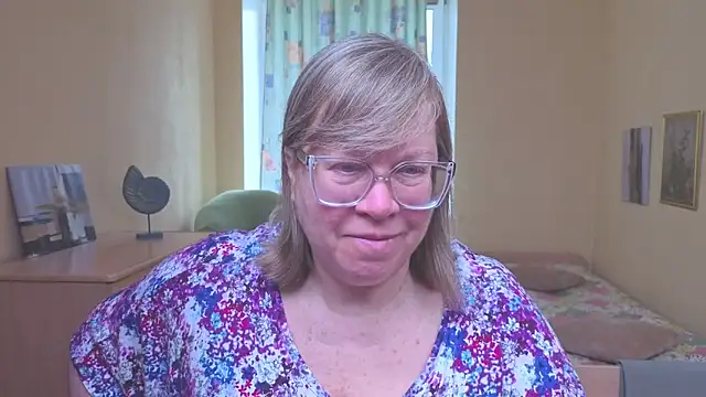 Emma Eclipsee online show from 02.12.26