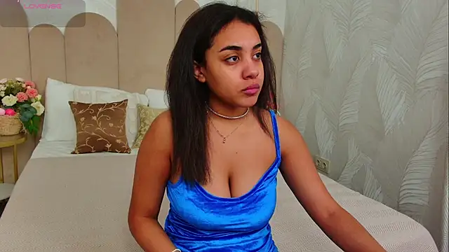 Luna Cortier online show from 04.04.26