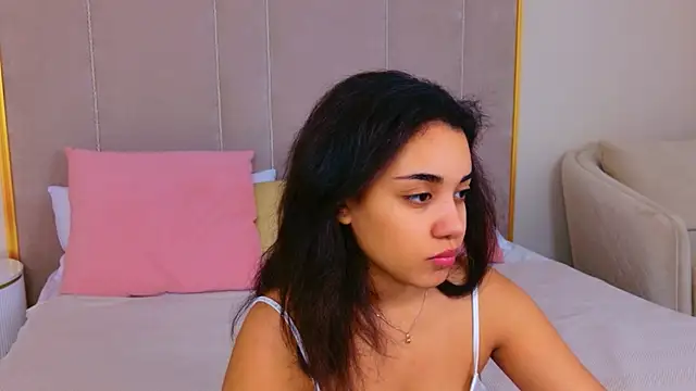 Snapshot of Luna_Cortier chatting on 05.17.26 Luna Cortier online show from 05.17.26