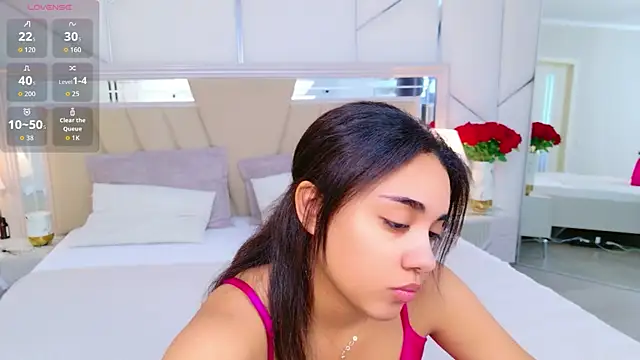 Snapshot of Luna_Cortier chatting on 05.27.26 Luna Cortier online show from 05.27.26