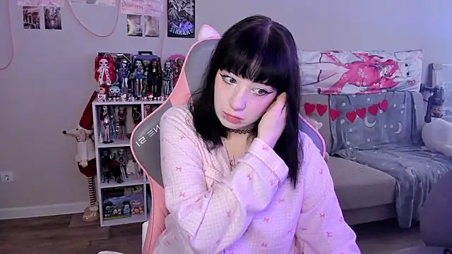 MollysLand online show from 02.24.26