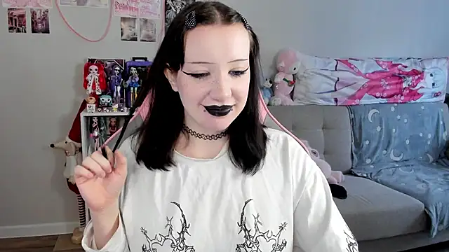 MollysLand online show from 04.20.26