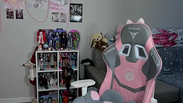 MollysLand online show from 04.21.26