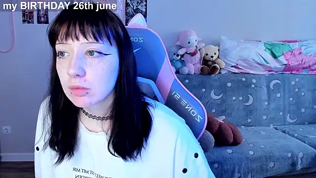 Snapshot of MollysLand chatting on 06.15.26 MollysLand online show from 06.15.26
