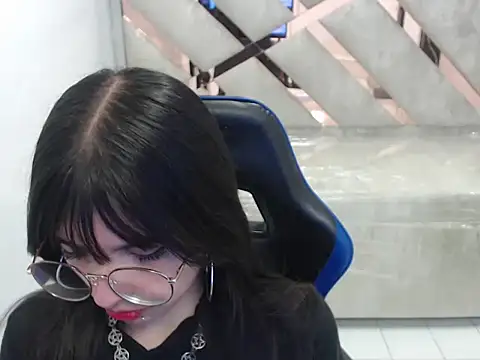 Snapshot of elizabeth_t_ chatting on 02.05.26 elizabeth t online show from 02.05.26