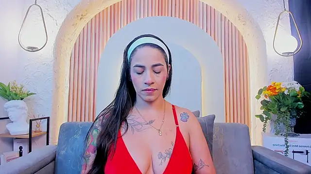 violet scott  online show from 03.31.26