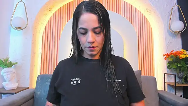 Snapshot of violet_scott_ chatting on 05.18.26 violet scott online show from 05.18.26