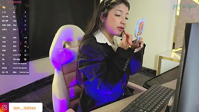 Dahiana Dmour  online show from 04.08.26