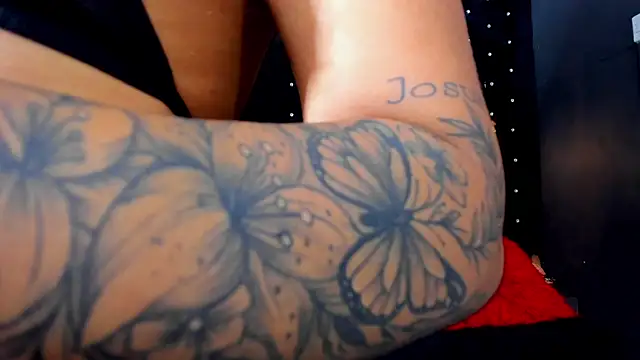 MiaWolton online show from 04.17.26