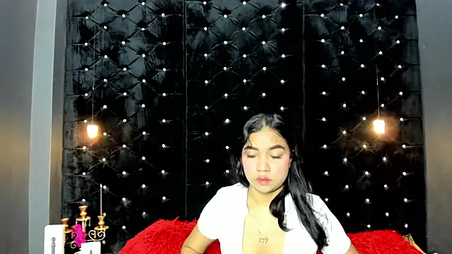 MiaWolton online show from 05.10.26