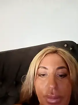 MiaMooly online show from 09.09.25