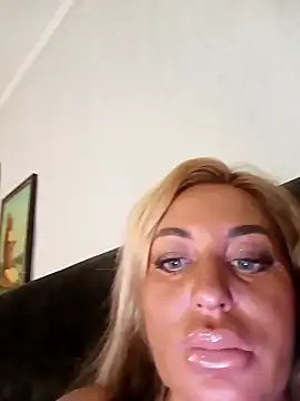 MiaMooly online show from 09.18.25