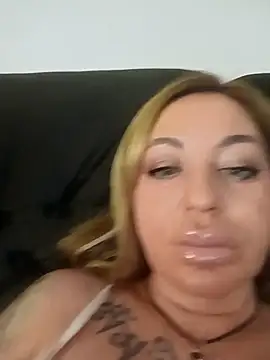 MiaMooly online show from 12.04.25