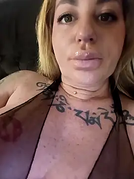 MiaMooly online show from 04.18.26