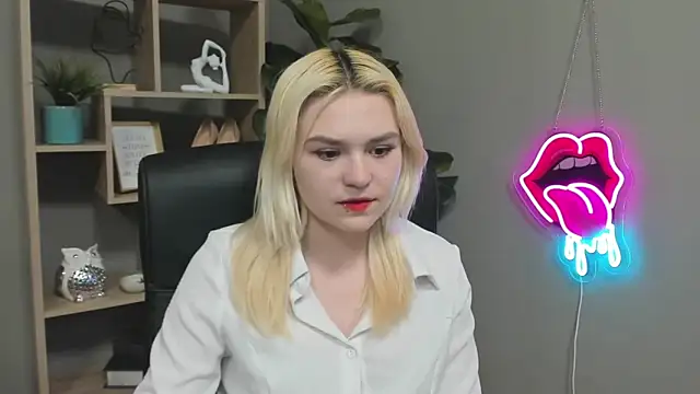 SweetLilyxo online show from 04.13.26