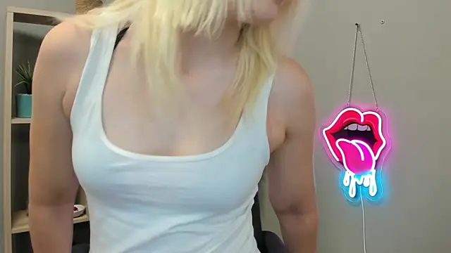 SweetLilyxo online show from 06.04.26