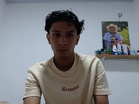 Snapshot of waner_thom chatting on 07.20.26 waner thom online show from 07.20.26
