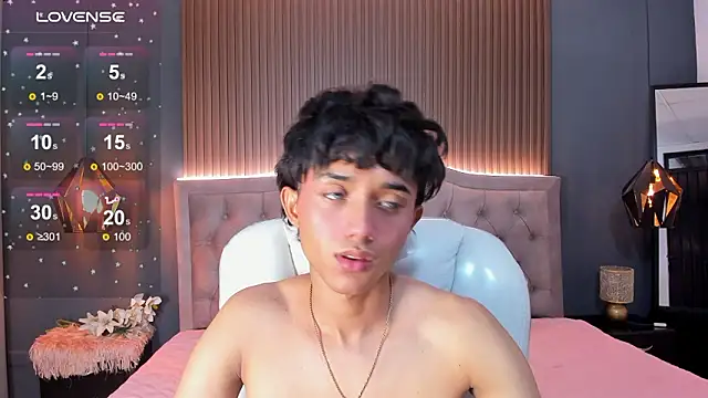 Snapshot of Noa_03 chatting on 02.10.26 Noa 03 online show from 02.10.26