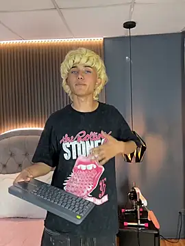 Snapshot of Noa_03 chatting on 03.04.26 Noa 03 online show from 03.04.26