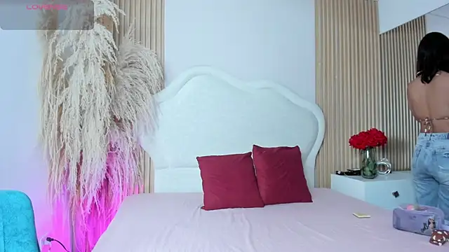 rebeca taylor online show from 02.06.26