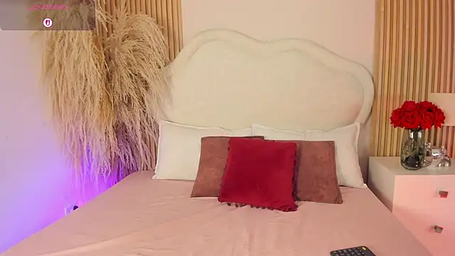 rebeca taylor online show from 04.08.26