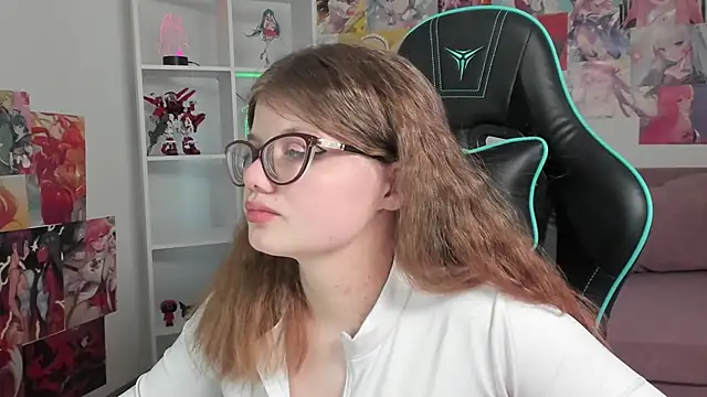 Snapshot of ChloeHalses chatting on 02.04.26 ChloeHalses online show from 02.04.26