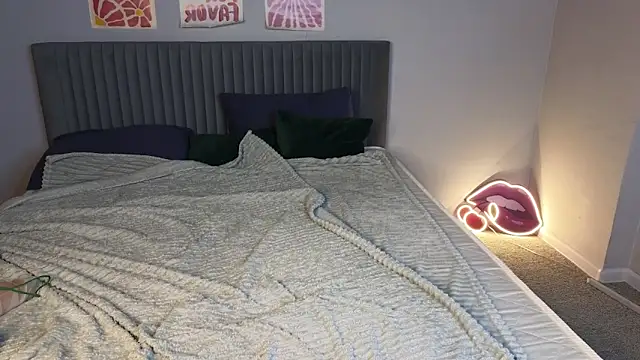 LovingWhisperr online show from 02.21.26