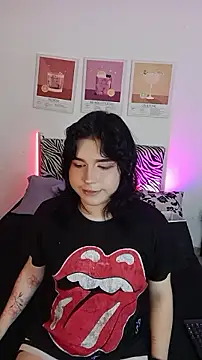 Snapshot of Daniellesins1 chatting on 02.26.26 Daniellesins1 online show from 02.26.26