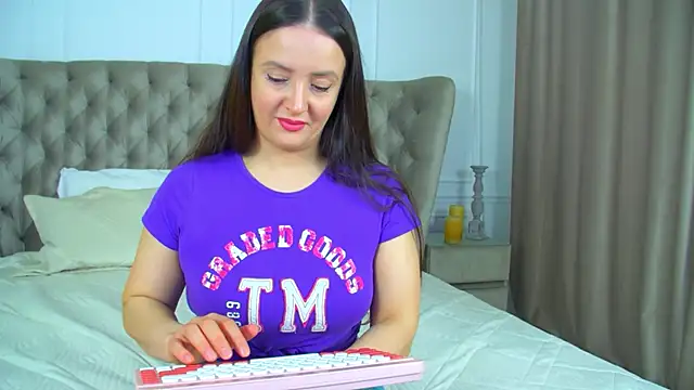 ElinaBellucci online show from 04.06.26